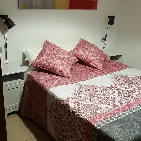 Apartment Mit Balkon, Pool Und Spielplatz