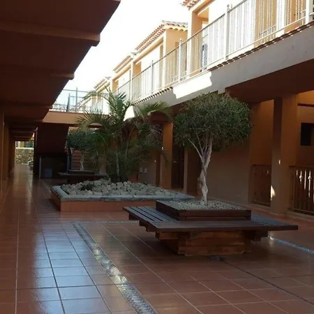 Mit Balkon, Pool Und Spielplatz
